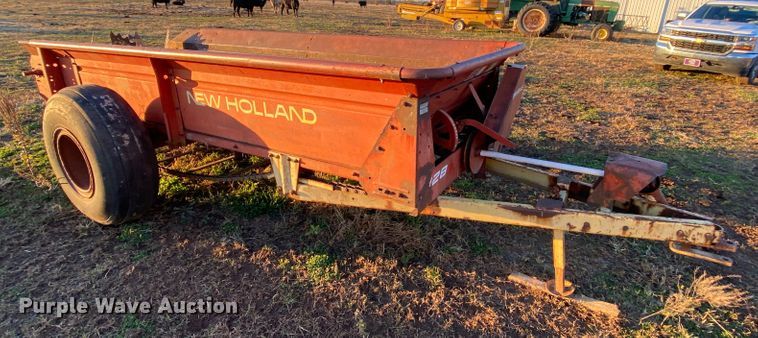 image for item EL9586 New Holland 328 manure spreader