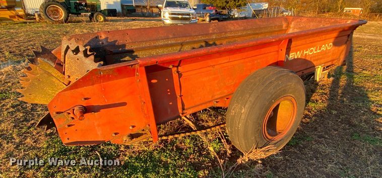 image for item EL9586 New Holland 328 manure spreader