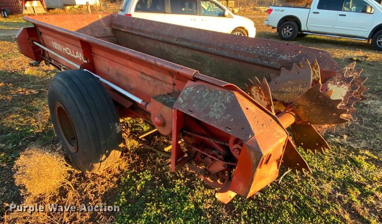 image for item EL9586 New Holland 328 manure spreader