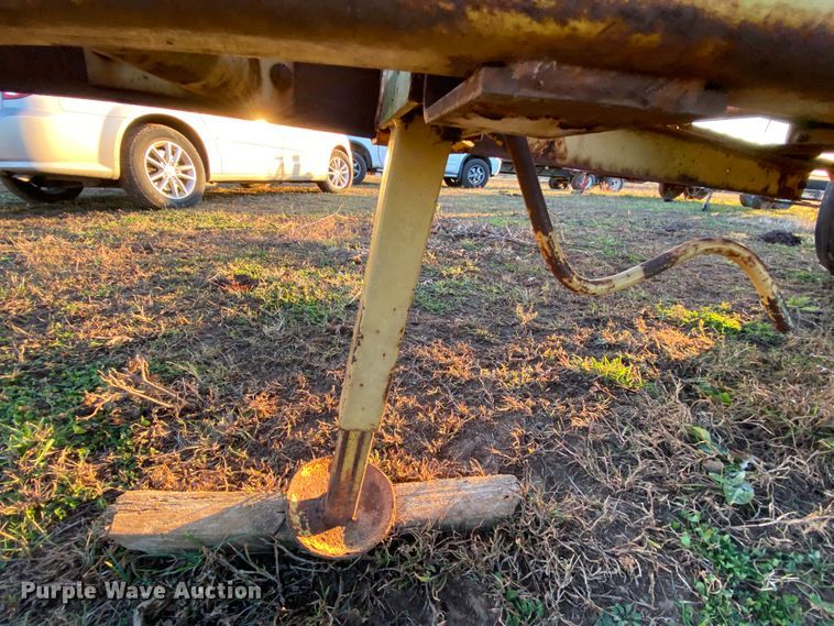 image for item EL9586 New Holland 328 manure spreader