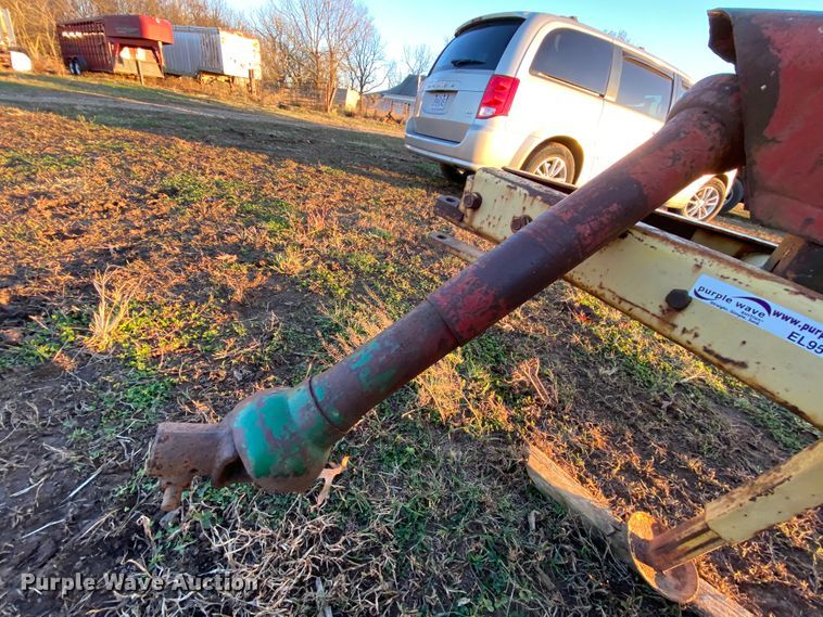 image for item EL9586 New Holland 328 manure spreader