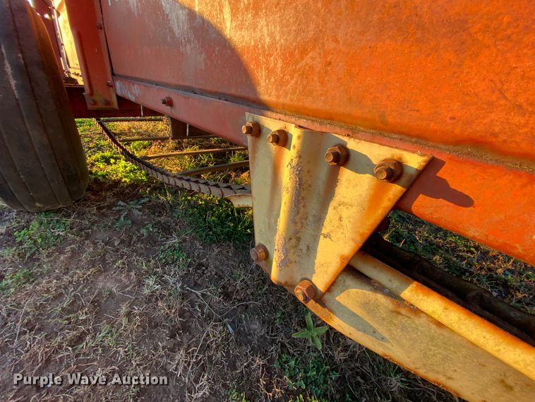 image for item EL9586 New Holland 328 manure spreader