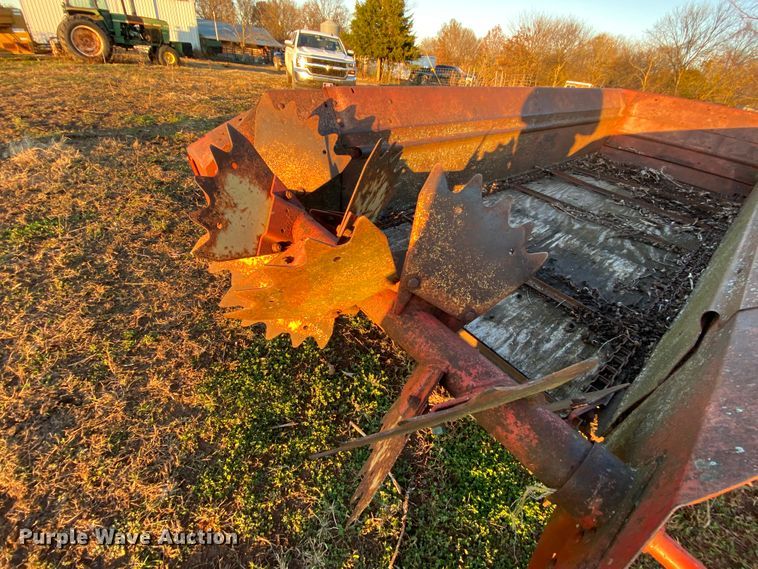 image for item EL9586 New Holland 328 manure spreader