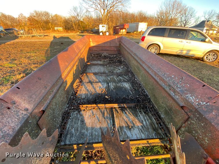 image for item EL9586 New Holland 328 manure spreader