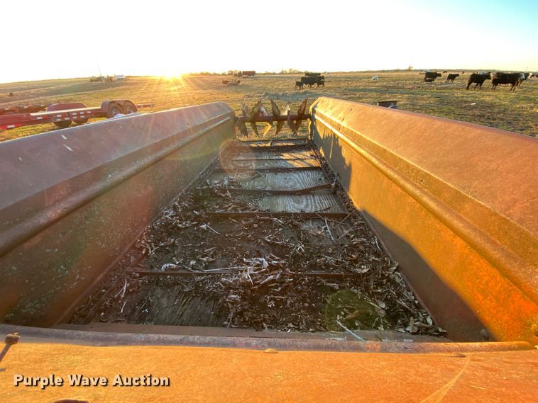 image for item EL9586 New Holland 328 manure spreader