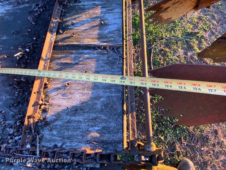 image for item EL9586 New Holland 328 manure spreader