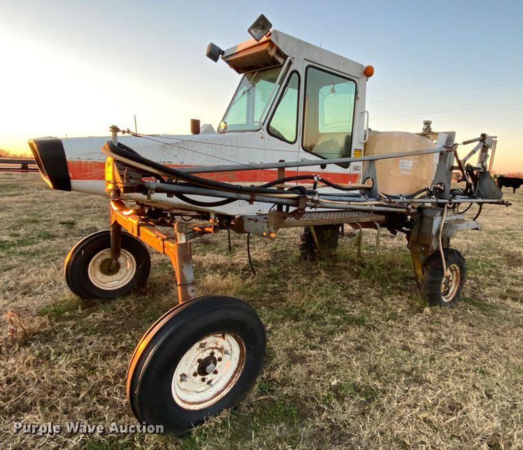 image for item EL9587 Melroe SpraCoupe 220  sprayer