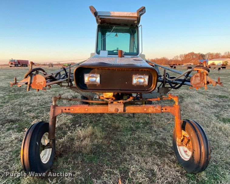 image for item EL9587 Melroe SpraCoupe 220  sprayer