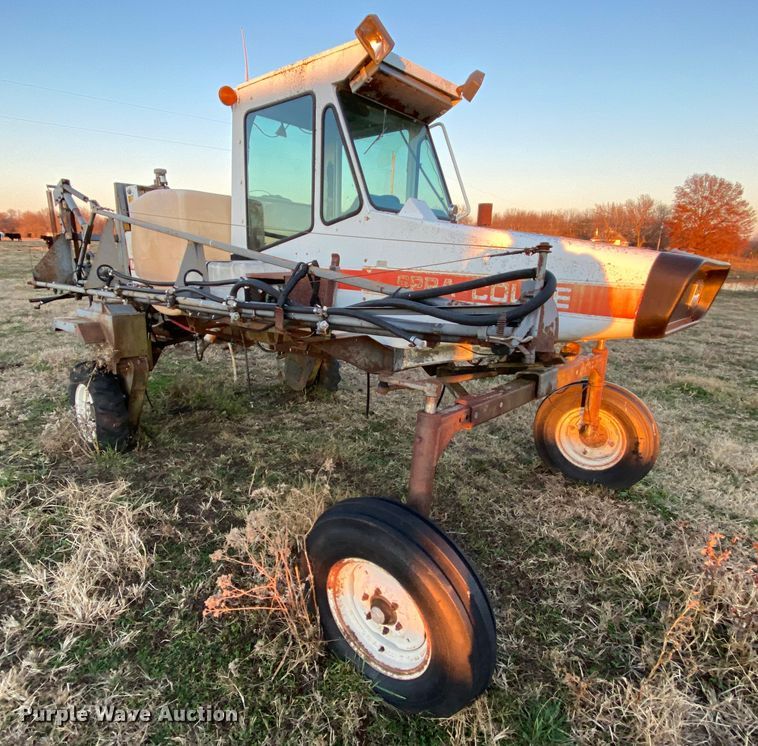 image for item EL9587 Melroe SpraCoupe 220  sprayer