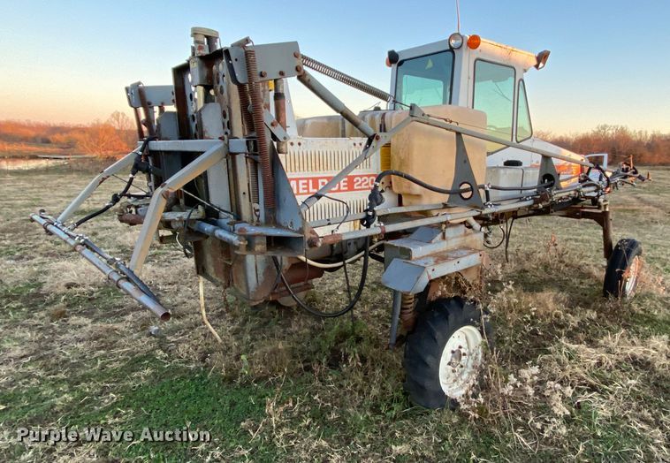image for item EL9587 Melroe SpraCoupe 220  sprayer