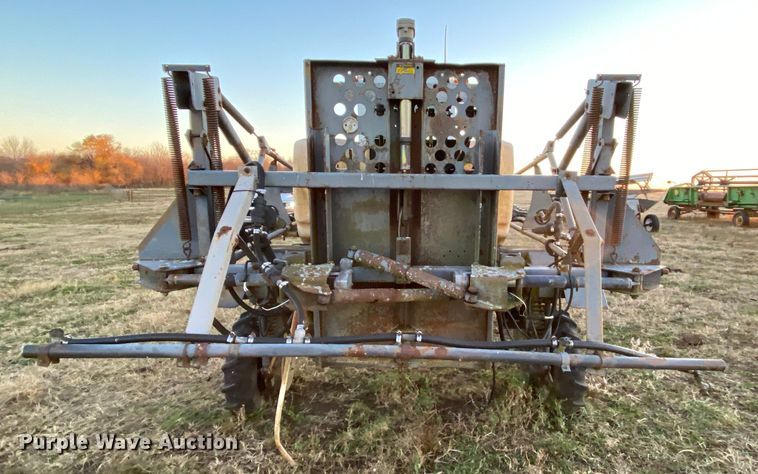 image for item EL9587 Melroe SpraCoupe 220  sprayer