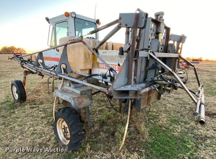 image for item EL9587 Melroe SpraCoupe 220  sprayer