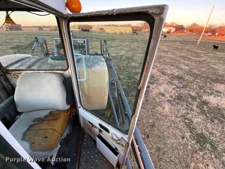 image for item EL9587 Melroe SpraCoupe 220  sprayer