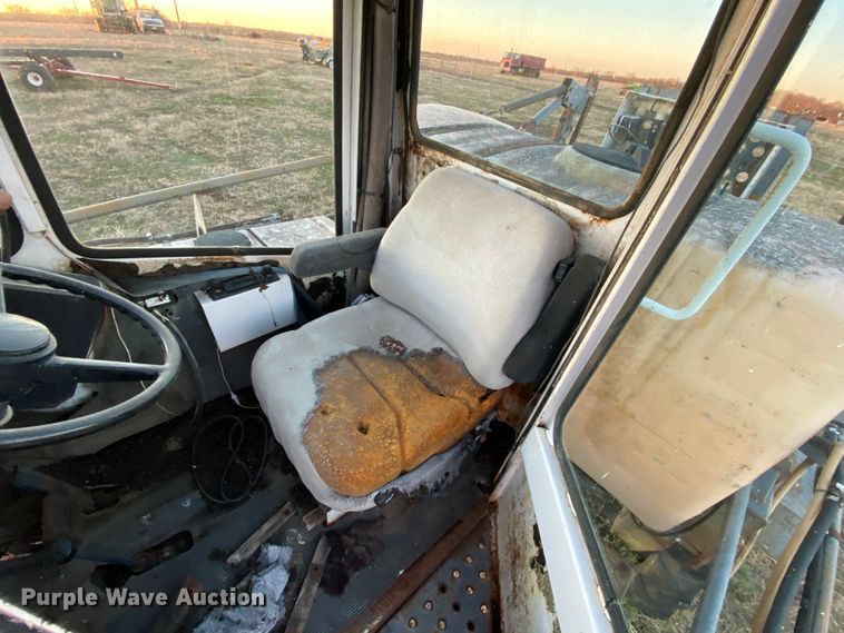 image for item EL9587 Melroe SpraCoupe 220  sprayer