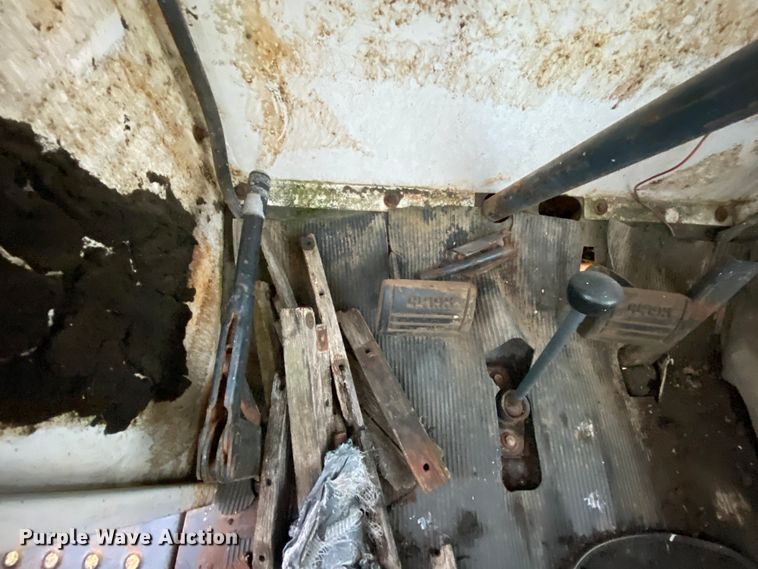 image for item EL9587 Melroe SpraCoupe 220  sprayer