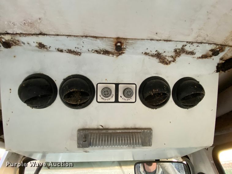 image for item EL9587 Melroe SpraCoupe 220  sprayer