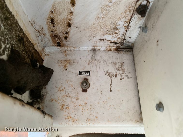 image for item EL9587 Melroe SpraCoupe 220  sprayer