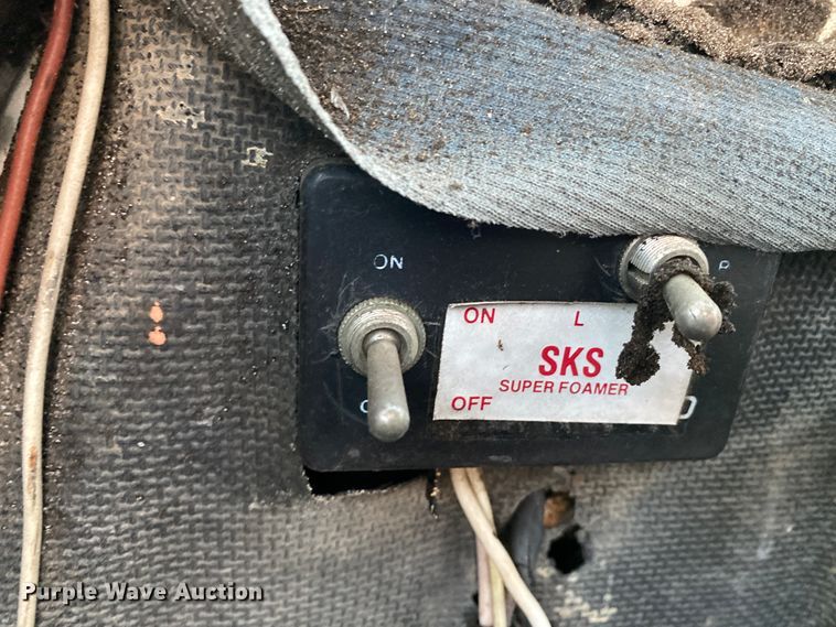 image for item EL9587 Melroe SpraCoupe 220  sprayer