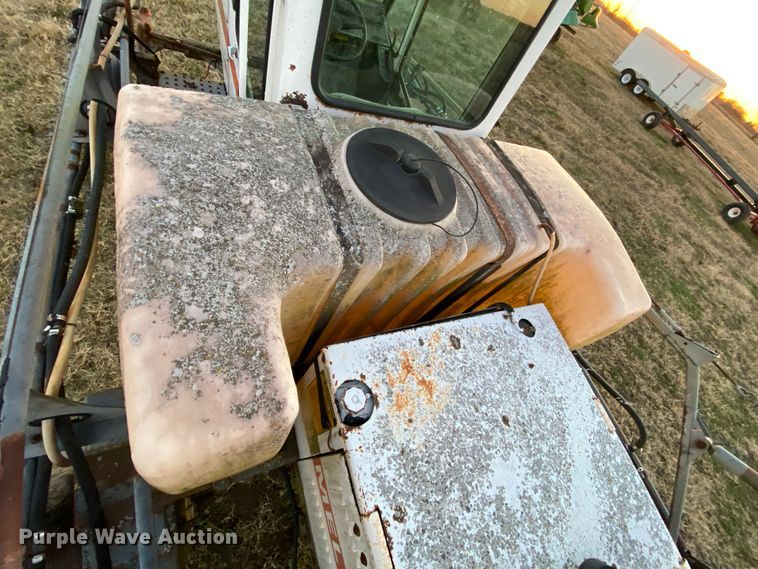 image for item EL9587 Melroe SpraCoupe 220  sprayer