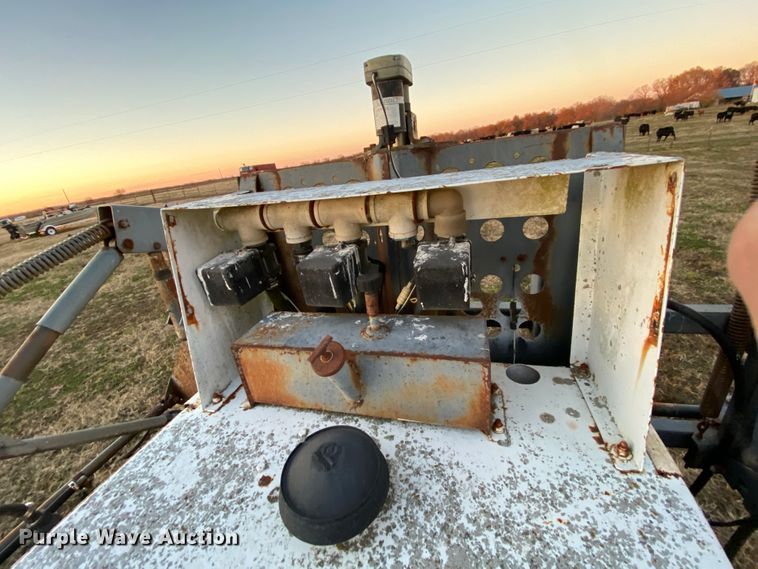 image for item EL9587 Melroe SpraCoupe 220  sprayer