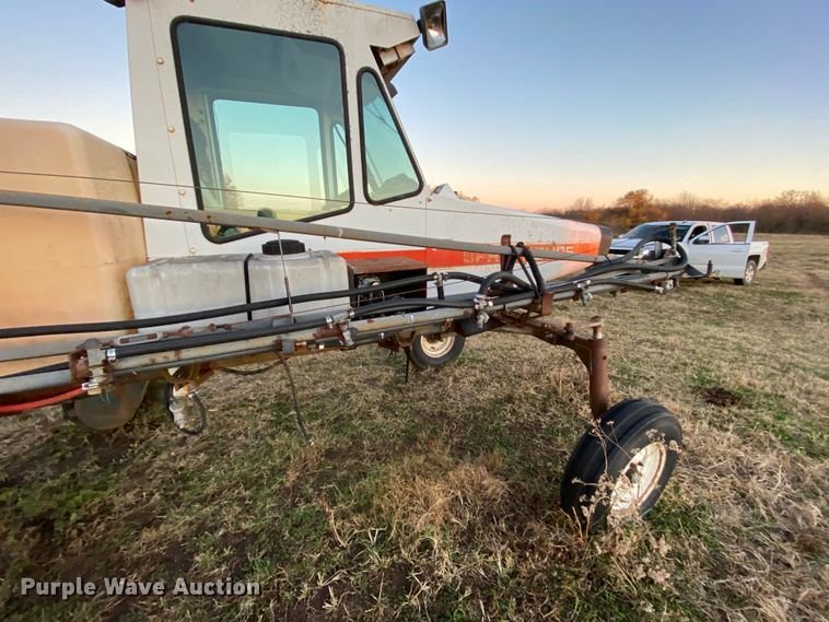 image for item EL9587 Melroe SpraCoupe 220  sprayer