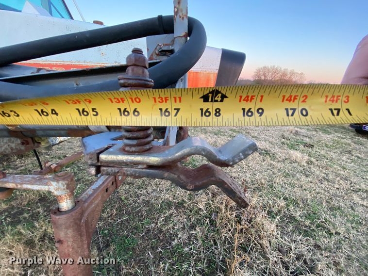 image for item EL9587 Melroe SpraCoupe 220  sprayer