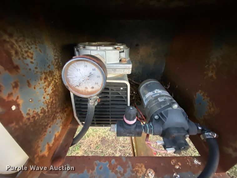 image for item EL9587 Melroe SpraCoupe 220  sprayer