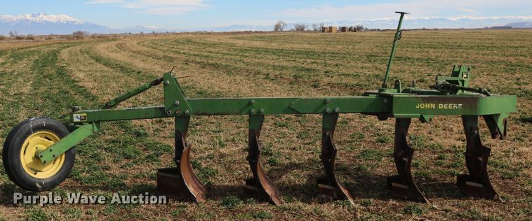 image for item EO9851 John Deere 3955 five bottom switch plow