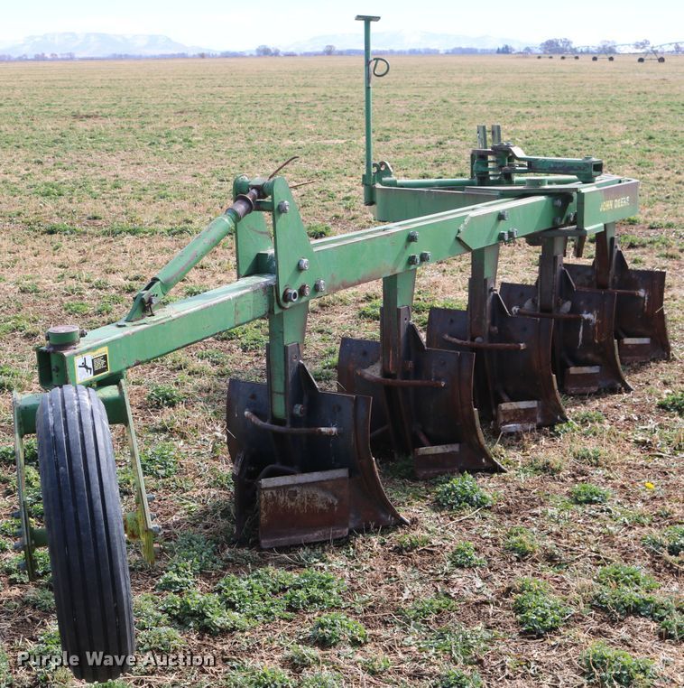 image for item EO9851 John Deere 3955 five bottom switch plow