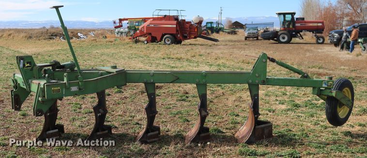 image for item EO9851 John Deere 3955 five bottom switch plow