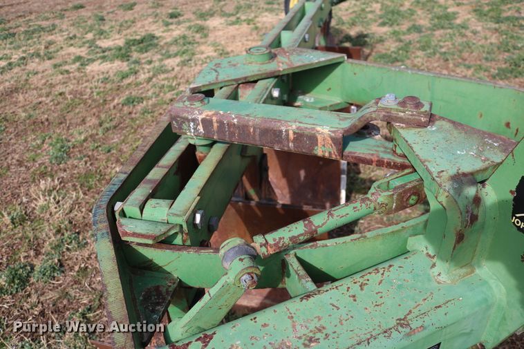 image for item EO9851 John Deere 3955 five bottom switch plow