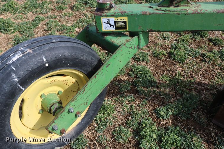 image for item EO9851 John Deere 3955 five bottom switch plow