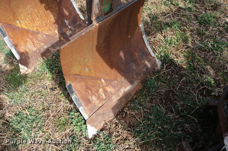 image for item EO9851 John Deere 3955 five bottom switch plow
