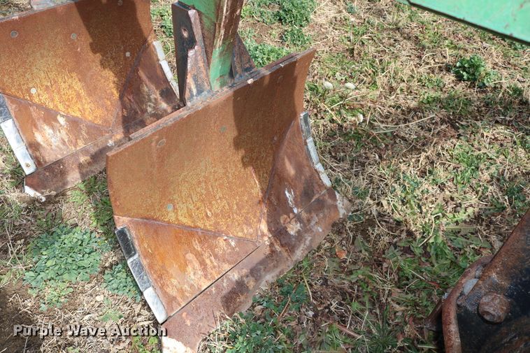 image for item EO9851 John Deere 3955 five bottom switch plow