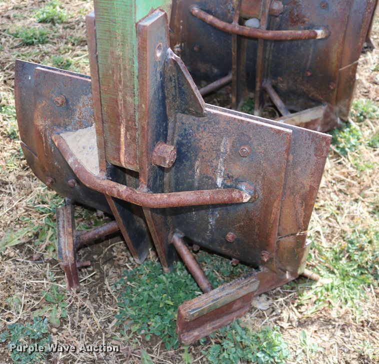 image for item EO9851 John Deere 3955 five bottom switch plow