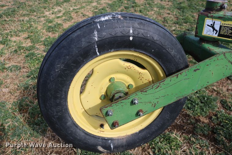 image for item EO9851 John Deere 3955 five bottom switch plow