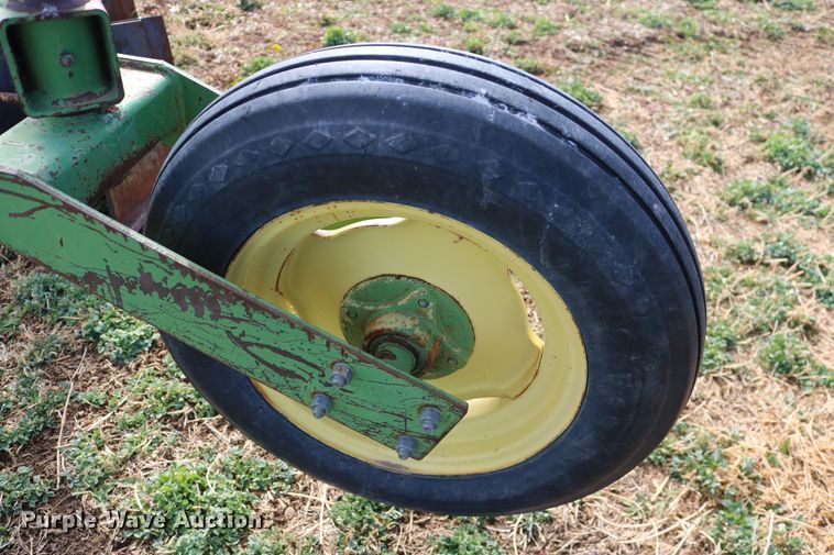 image for item EO9851 John Deere 3955 five bottom switch plow