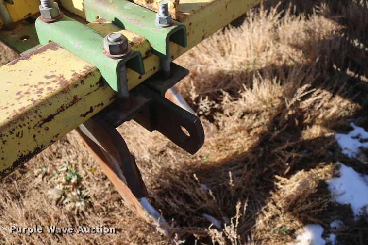 image for item EO9852 John Deere V-ripper