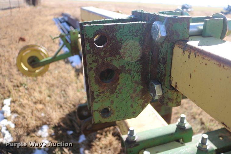 image for item EO9852 John Deere V-ripper