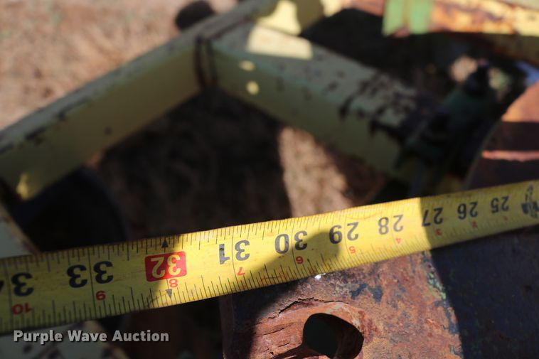 image for item EO9852 John Deere V-ripper