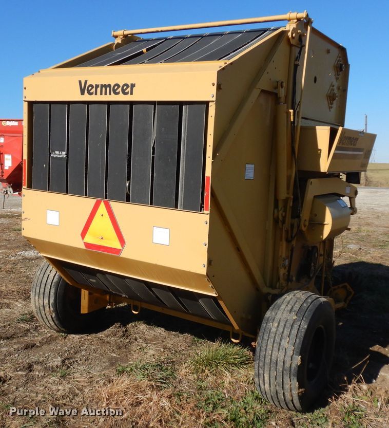 image for item EY9053 Vermeer 605J  round baler