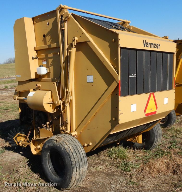 image for item EY9053 Vermeer 605J  round baler