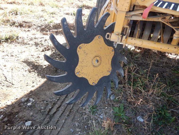 image for item EY9053 Vermeer 605J  round baler