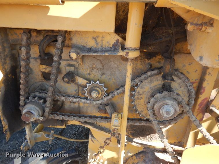 image for item EY9053 Vermeer 605J  round baler