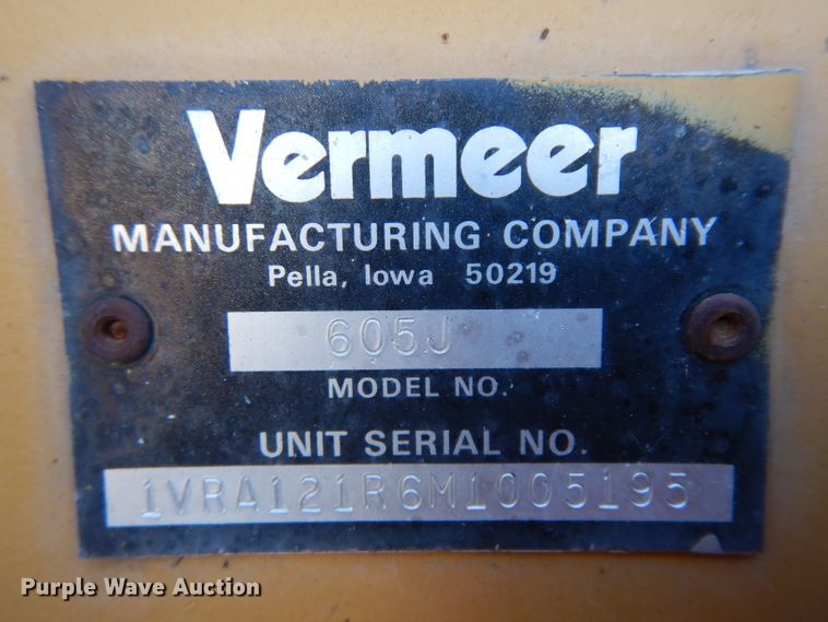 image for item EY9053 Vermeer 605J  round baler