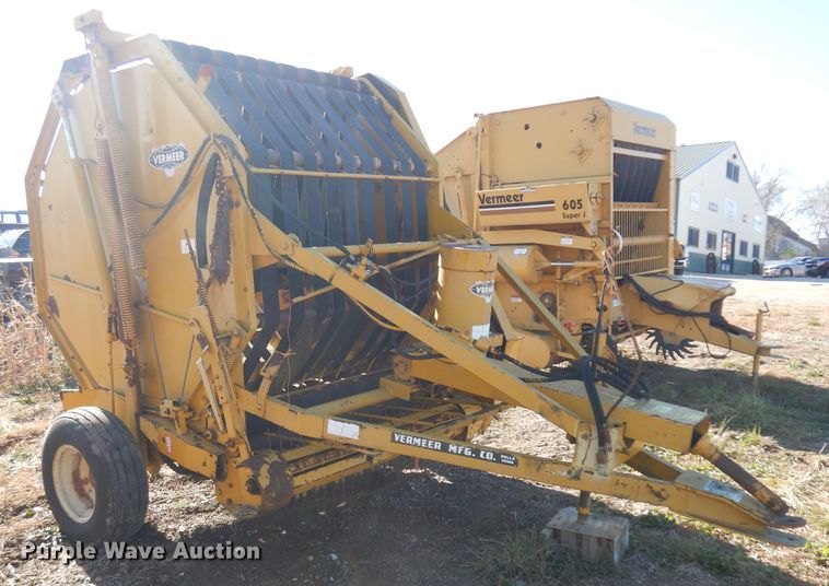 image for item EY9054 Vermeer 605C  round baler