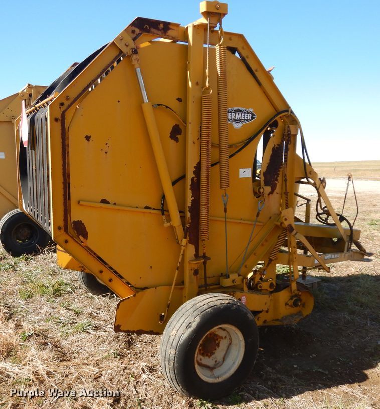 image for item EY9054 Vermeer 605C  round baler