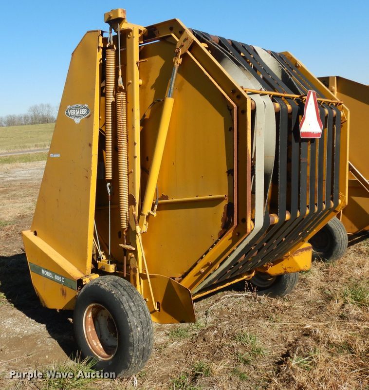 image for item EY9054 Vermeer 605C  round baler