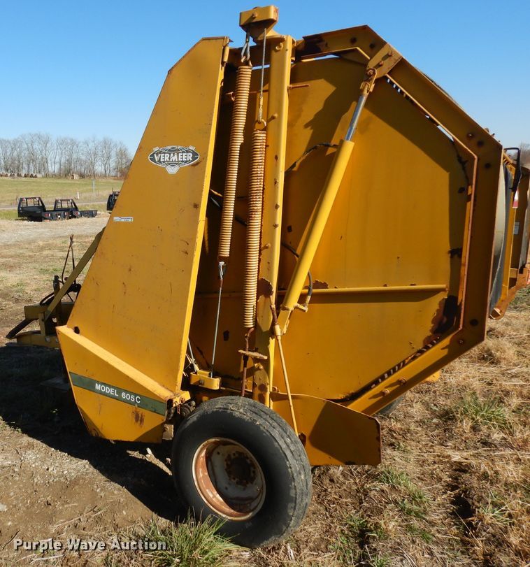 image for item EY9054 Vermeer 605C  round baler