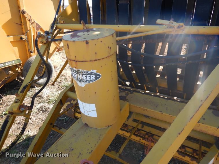 image for item EY9054 Vermeer 605C  round baler